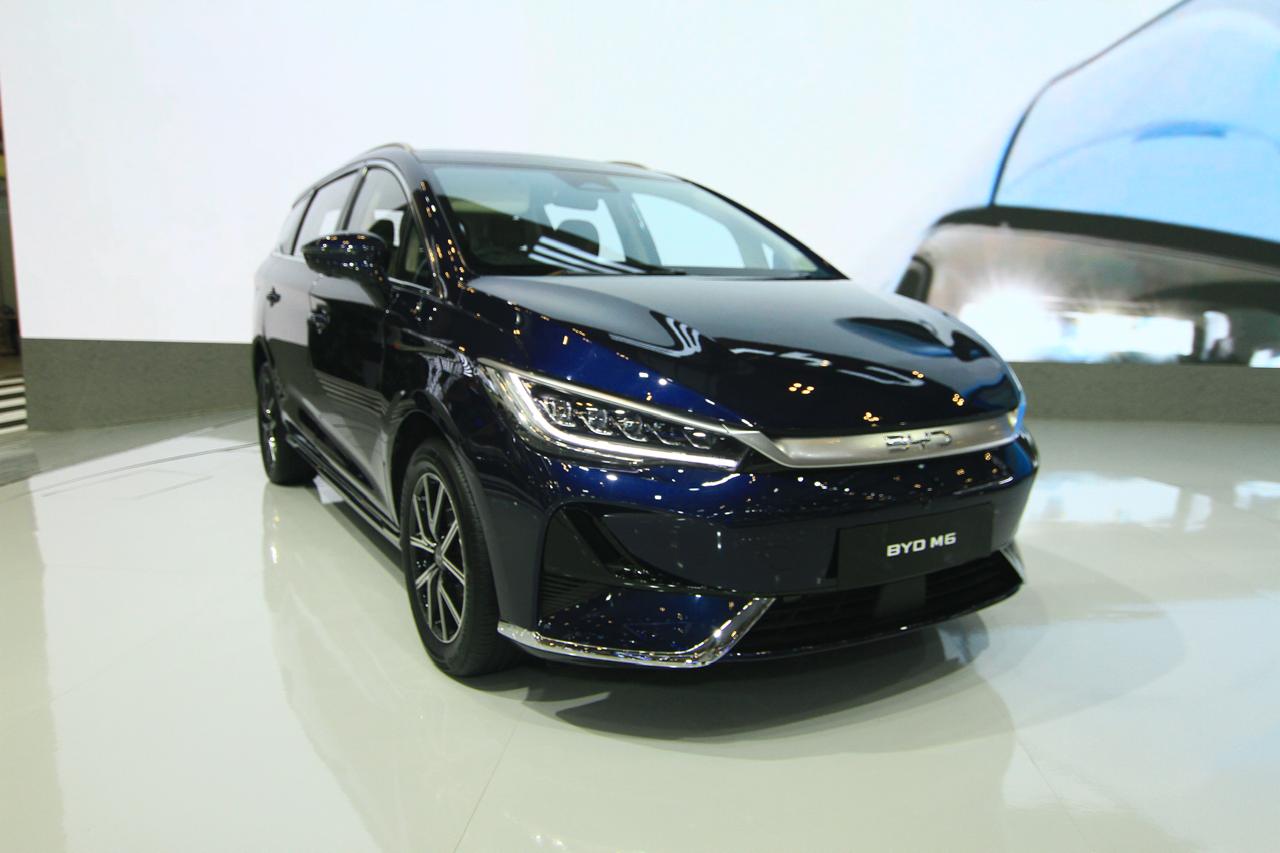 BYD M6 (Tidak Dipinjamkan)